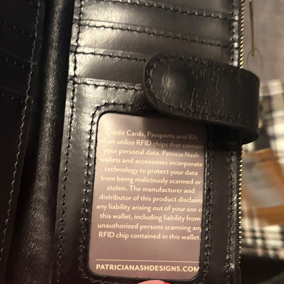 NWT Patricia Nash Nazari Leather Wallet in the Black and White and Tote - Picture 7 of 9